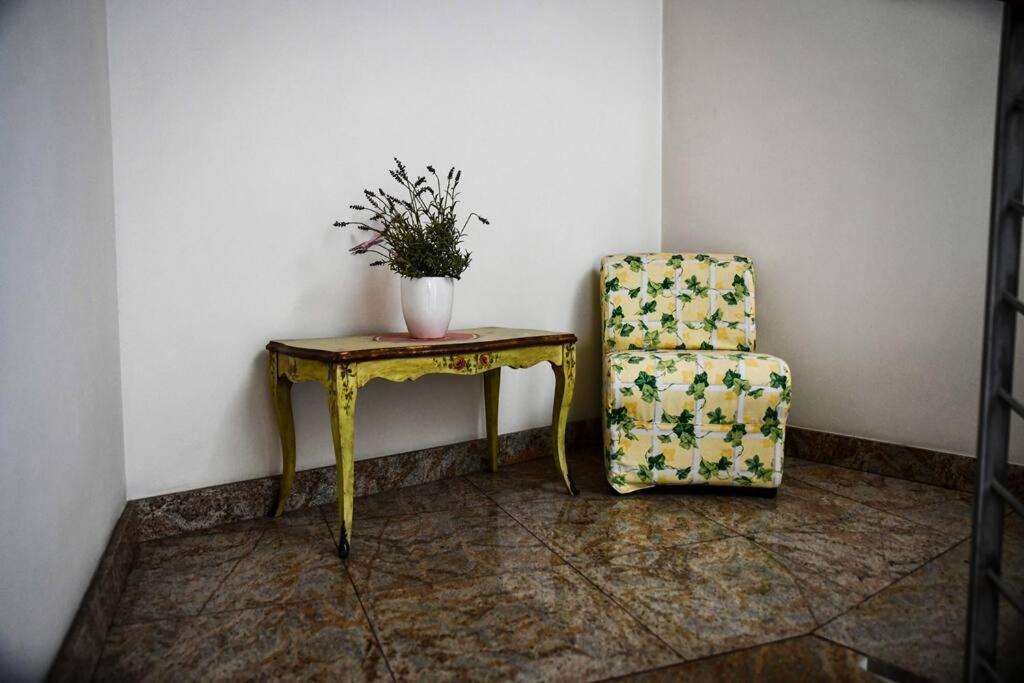 Forever Sunrise: In Centro Apartment *